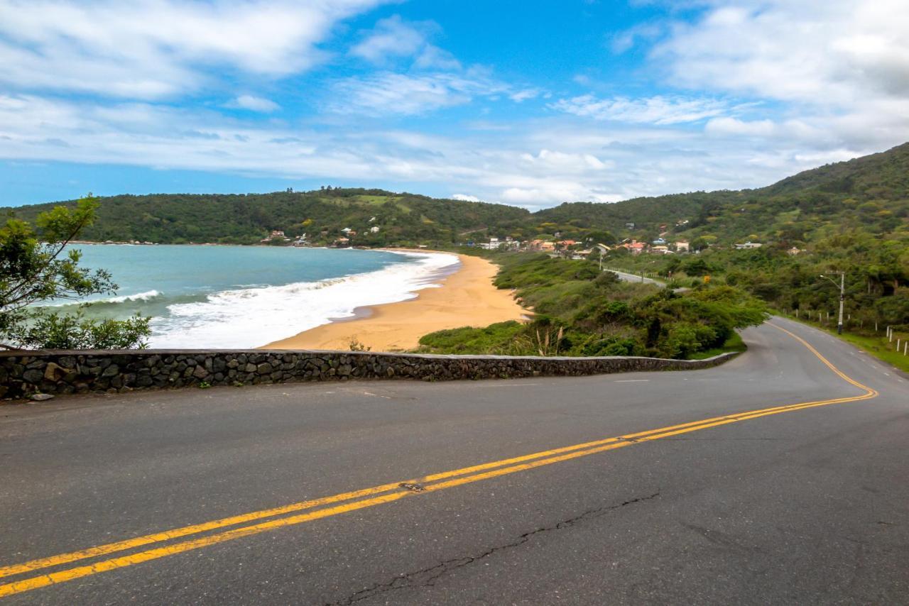 RECANTO NOVÍSSIMO em BC na Praia do Estaleiro Balneario Camboriu Exterior foto
