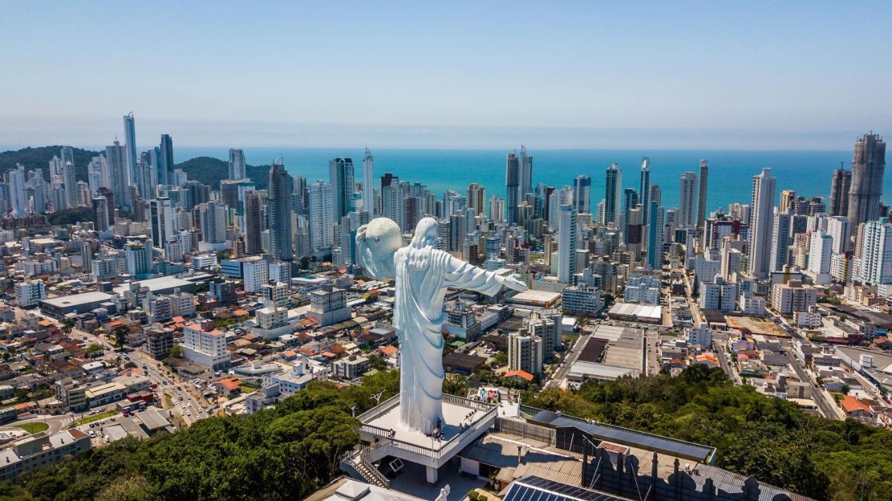 RECANTO NOVÍSSIMO em BC na Praia do Estaleiro Balneario Camboriu Exterior foto